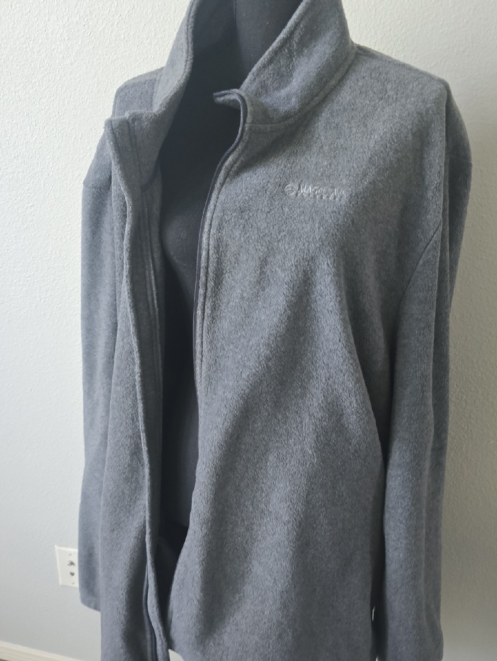 Magellan Outdoors Charcoal Gray Full‑Zip Fleece Jacket